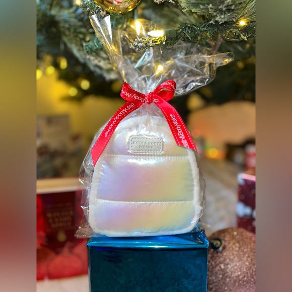 ✨Bath & Body Works✨ Iridescent Puffer Backpack🎒 - Picture 3 of 6